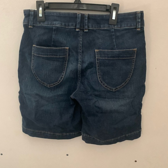 Lee regular fit mid rise jean shorts - Picture 7 of 8